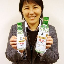 卓上ボトル（左）も登場（Ｃ）日刊ゲンダイ