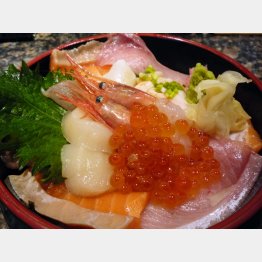 限定５食の北海丼（Ｃ）日刊ゲンダイ