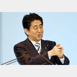 経済音痴の安倍首相が頼ったのは…（Ｃ）日刊ゲンダイ