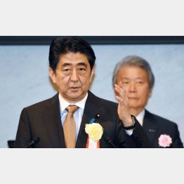 安倍首相と榊原経団連会長（Ｃ）日刊ゲンダイ