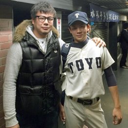 神宮で弟の雅也と（Ｃ）日刊ゲンダイ