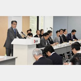 民主党の岡田代表は党内右派を説得も叩き出すこともできない（Ｃ）日刊ゲンダイ