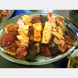 １番人気の「マゼ肉（３人前）」（Ｃ）日刊ゲンダイ