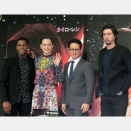 映画「スター・ウォーズ／フォースの覚醒」来日記者会見 （Ｃ）日刊ゲンダイ