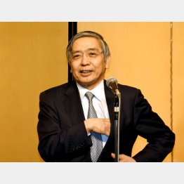 拡大ムードを煽る黒田日銀総裁（Ｃ）日刊ゲンダイ