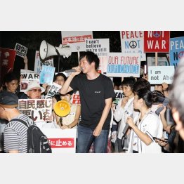 若者はどう動くか（SEALDｓの国会前デモ）／（Ｃ）日刊ゲンダイ