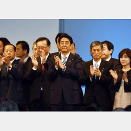 一寸先は…（Ｃ）日刊ゲンダイ