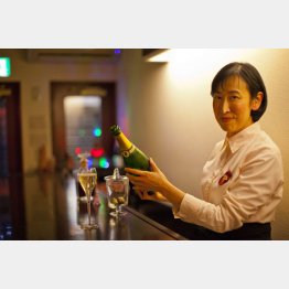 「ワインバー　パッセリーナ」の佐藤真由美さん（Ｃ）日刊ゲンダイ