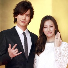 揃って会見したDAIGOと北川景子（Ｃ）日刊ゲンダイ
