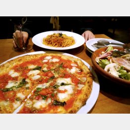 ピザやパスタは日本人も大好き（Ｃ）日刊ゲンダイ