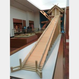 「出雲大社」古代高層神殿模型（Ｃ）日刊ゲンダイ