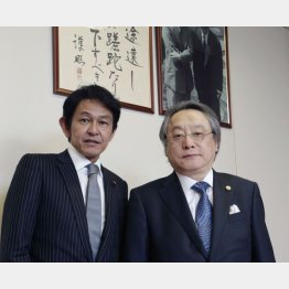 松野頼久・維新の党代表（左）と小林節・慶大名教授／（Ｃ）日刊ゲンダイ