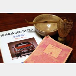 朝はお茶で始まり、寝る前の読書は「豪快茶人伝」（Ｃ）日刊ゲンダイ