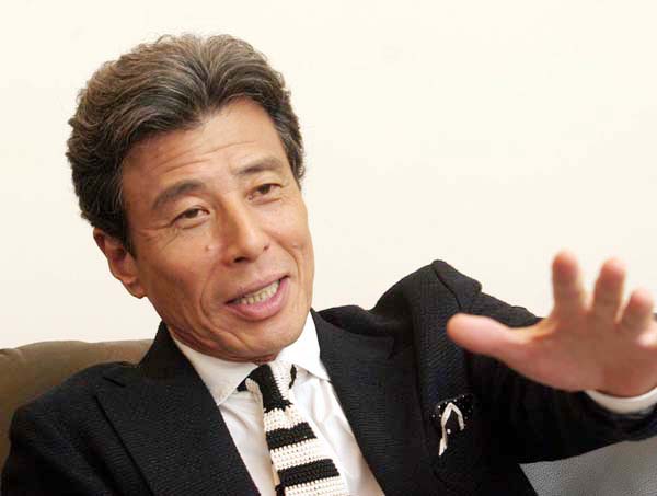 3ページ目)周囲への気遣いと男気 業界に「舘ひろしファン」が増える