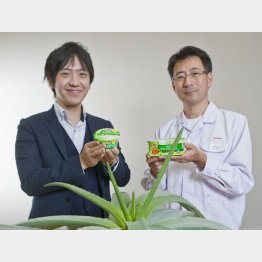 森永乳業の土岐晃彦さん（左）と井上肇さん（Ｃ）日刊ゲンダイ