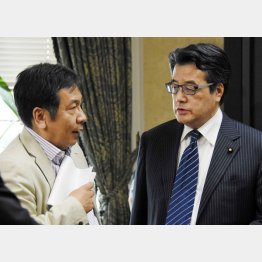 残念な２人（枝野幹事長＝左と岡田代表）（Ｃ）日刊ゲンダイ