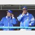 ベンチからサインを送るラミレス監督（左は光山コーチ）／（Ｃ）日刊ゲンダイ