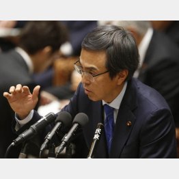 言動に自信のなさや不安が…（Ｃ）日刊ゲンダイ