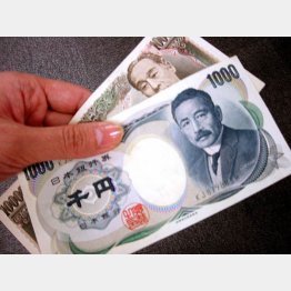 小遣いは手数料がタダの引き出し専用口座から（Ｃ）日刊ゲンダイ