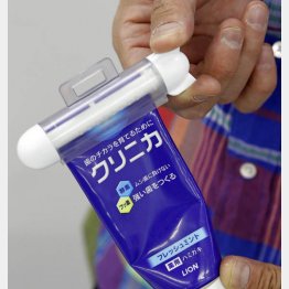 「TUBE　SQUEEZER」（Ｃ）日刊ゲンダイ