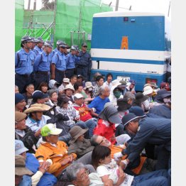 沖縄県民の声を聞け（Ｃ）日刊ゲンダイ