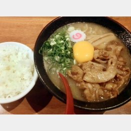 「肉玉そば　おとど」の看板メニュー（Ｃ）日刊ゲンダイ