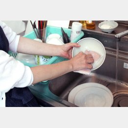 目に見えない場所もこまめに掃除（Ｃ）日刊ゲンダイ