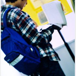 大学生の息子のアルバイト代もしっかり把握（Ｃ）日刊ゲンダイ