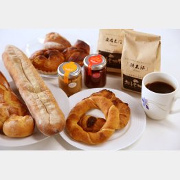 芳香堂のコーヒー／レーブドゥシェフのジャム／サ・マーシュのパン（Ｃ）日刊ゲンダイ
