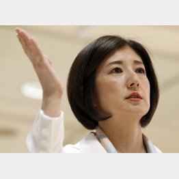 娘の次の一手は？（Ｃ）日刊ゲンダイ