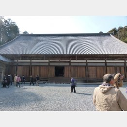 ７年ぶり（国宝の本堂）／（Ｃ）日刊ゲンダイ