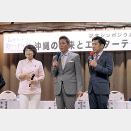 島尻大臣とガレッジセールの川田、ゴリ（Ｃ）日刊ゲンダイ