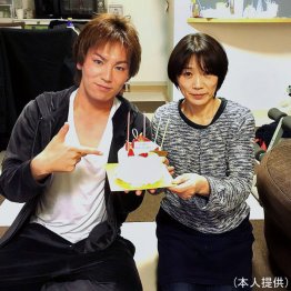 狩野英孝と母・千代子さん（提供写真）