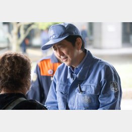 被災地を見捨てて外遊へ（Ｃ）日刊ゲンダイ