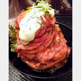 「レッドロック」の『ローストビーフ丼』／（Ｃ）日刊ゲンダイ