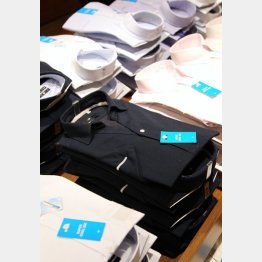 シャツとズボンは駅近ビルで買う（Ｃ）日刊ゲンダイ