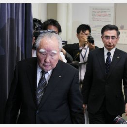 悪材料だが…（スズキの鈴木修会長＝手前）／（Ｃ）日刊ゲンダイ