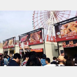 行列客に対応するため調理が雑になることも…（Ｃ）日刊ゲンダイ