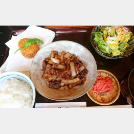 「豚捨」のコロッケとすき焼き風味の牛皿のセット「豚捨御膳」／（Ｃ）日刊ゲンダイ