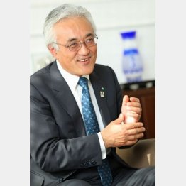 思いを熱く語る根岸社長（Ｃ）日刊ゲンダイ