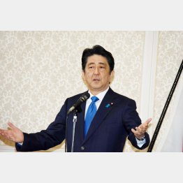 ふかしているのはエンジンではなく“大ボラ”（Ｃ）日刊ゲンダイ