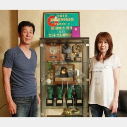 父・治茂と母・幸代（Ｃ）日刊ゲンダイ