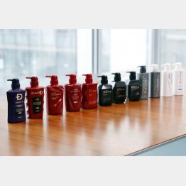 歴代のスカルプＤが並ぶ（Ｃ）日刊ゲンダイ