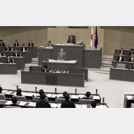 都議会で最後のあいさつに立つ舛添氏（Ｃ）日刊ゲンダイ