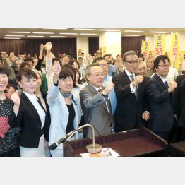 比例１０人、選挙区１人で総決起集会（Ｃ）日刊ゲンダイ