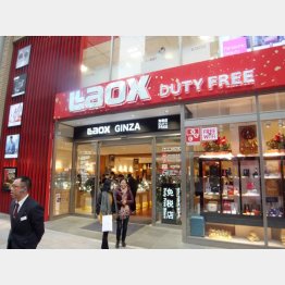 銀座にもインバウンドのバスが（Ｃ）日刊ゲンダイ