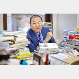 「いつか吉本隆明論を書いてみたい」と語る（Ｃ）日刊ゲンダイ