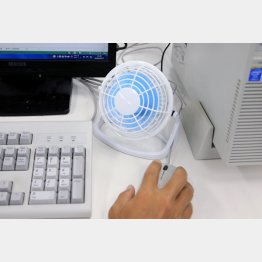 ＰＣの横に収まるコンパクトサイズ（Ｃ）日刊ゲンダイ