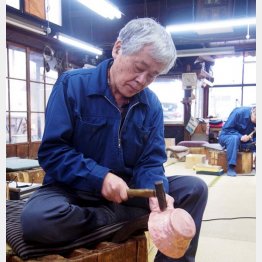 職人の手作業（Ｃ）日刊ゲンダイ
