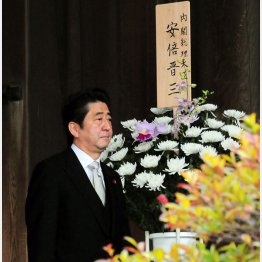 安倍首相の参拝（Ｃ）日刊ゲンダイ